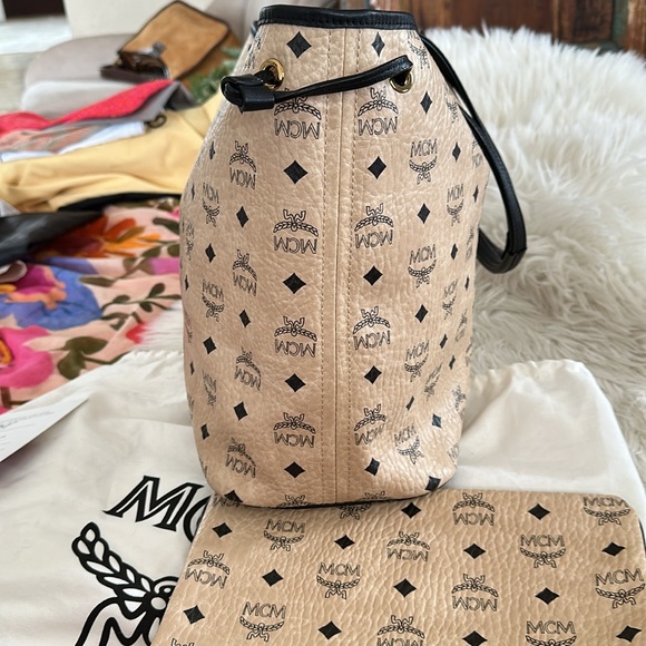 MCM full inclusion large tote with pouch - Picture 8 of 12